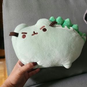Dinosaur pusheen